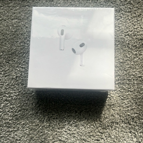 Apple AirPods in Classic White